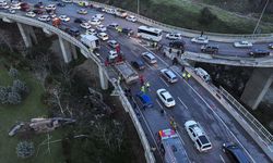 Freni Boşalan TIR Viyadükten Düştü, 3 Yaralı