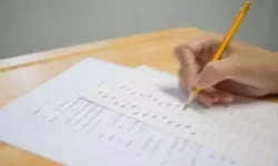 Görme yetersizliği olan öğrencinin 'büyük puntolu kitapçık' talebi yerine getirildi