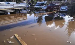 İzmir’i sağanak ve fırtına vurdu: 320 konut, 78 iş yeri ve 5 kamu binası su altında kaldı