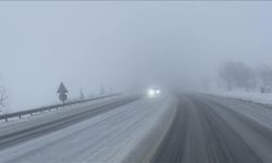 Kahramanmaraş-Göksun Yolu Kar ve Tipi Nedeniyle Trafiğe Kapandı