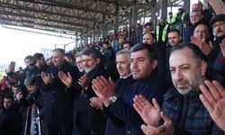 Kahramanmaraş İstiklalspor, Aliağa FK galibiyetini taraftarı ve protokol ile kutladı