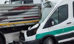 Kahramanmaraş’ta Cenaze Aracı Tıra Arkadan Çarptı