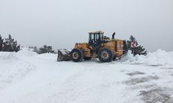 Kahramanmaraş’ta kırsalda yollar karla kapanmasın diye 7/24 mesai