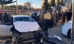 Kahramanmaraş'ta korkutan kaza: 2 otomobil çarpıştı, 3 yaralı