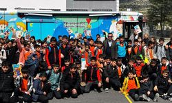 Kahramanmaraş’ta mobil kütüphane çocukların yüzünü güldürdü