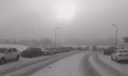 Kars’ta Termometreler Eksi 20’yi Gösterdi, Cadde ve Sokaklar Dondu