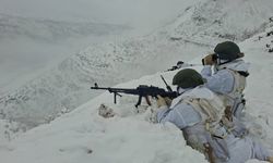 Mehmetçik sınırda karla kaplı arazide görevde: MSB’den yeni paylaşım