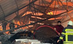 Mersin’de plastik ham madde deposunda yangın: Çok sayıda itfaiye ekibi müdahale ediyor