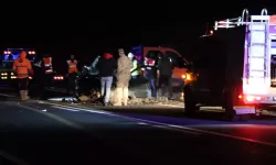 Otomobil ile Hafif Ticari Araç Çarpıştı, 3 Kişi Hayatını Kaybetti