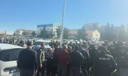 Şanlıurfa'da adliye önünde kavga; 2 yaralı