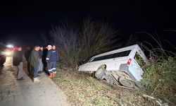 Şarampole devrilen minibüste 4 kişi yaralandı