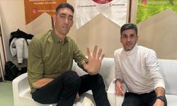 "Dünyanın en uzun adamı" Sultan Kösen'in ellerinin kalıbı çıkartıldı