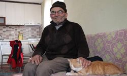 Yanan evinin önünde kedisine sarıldığı fotoğrafla tanınan Ali Meşe vefat etti