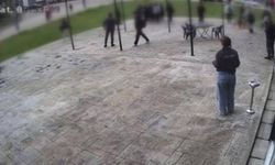 Akran zorbalığı sokağa taştı: Esnaf genci darp edilmekten kurtardı