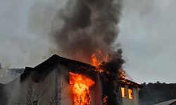2 katlı ev, alev alev yandı