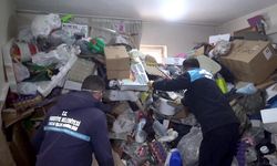 73 Yaşındaki Adamın Evinden 25 Ton Çöp Çıktı