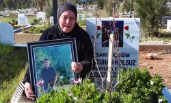 8 bıçak darbesiyle öldürülen Batuhan’ın annesi mezarı başında adalet istedi