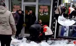 Ağrı’da çatıdan düşen kar kütlesi bir kişiyi yaraladı