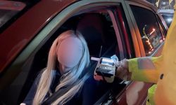 Alkollü kadın sürücünün ehliyetine el konuldu