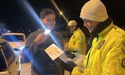 Ehliyetini zarftan çıkarmak için 1 ay torpidoda tutup çevirmeye girmeyi bekledi