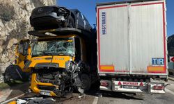 Burdur’da İki Tır Kafa Kafaya Çarpıştı: 1’i Ağır 2 Yaralı