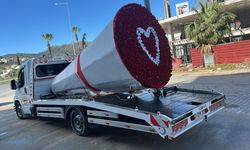 Çekicinin vincini 777 gülle donatıp eşine sürpriz yaptı