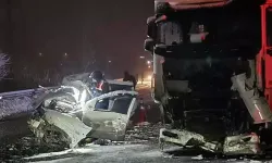 Cip ile TIR Kafa Kafaya Çarpıştı, 4 Ölü