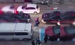 Film gibi kovalamaca: Polisten kaçıp park hakindeki araçlara çarptılar