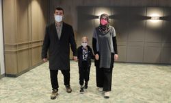 Depremzede Taha, babasından aldığı ilikle hayata tutundu