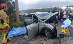 Direksiyon hakimiyetini kaybetti, refüjü aşıp karşı şeride geçti: 2 ölü