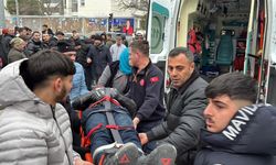 Dönüş yapan otomobil motosiklete çarptı: 22 yaşındaki genç ağır yaralı