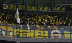 Fenerbahçe Taraftarına Sarı Bere Dağıttı