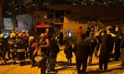 Geri manevra yapan kamyonet evin duvarına çarptı: 1 kişi yaralandı