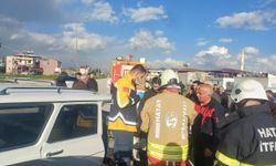 Hassa’da kavşakta iki otomobil çarpıştı, 4 kişi yaralandı