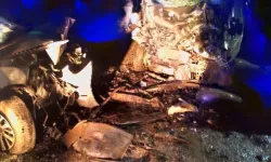 İki Otomobil Çarpıştı: 2’si Çocuk 3 Kişi Hayatını Kaybetti