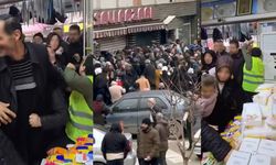 İndirim izdihamında birbirlerini ezdiler: Erkekler de koştu
