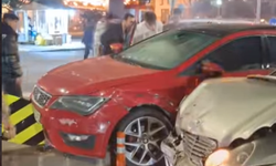 Kahramanmaraş Uzun Çarşı’da Trafik Kazası: 2 Yaralı, Araçlar Kullanılamaz Hale Geldi