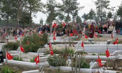 Kahramanmaraş'ta asrın felaketinin üçüncü yılında deprem şehitliğinde vefa nöbeti