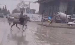 Kahramanmaraş’ta bozuk yollar pes ettirdi: Çözüm atla seyahat