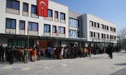 Kahramanmaraş'ta depremde hayatını kaybedenler için okullarda sessiz anma programı düzenlendi