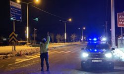 Kahramanmaraş’ta kar ve fırtına yolu kapattı