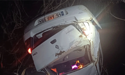 Kahramanmaraş’ta Otomobil Dereye Uçtu: 1’i Ağır 2 Yaralı