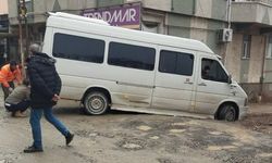 Kahramanmaraş'ta servis çamura saplandı