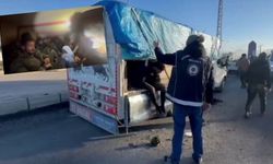 Kamyonetin gizli bölmesinden 19 göçmen çıktı