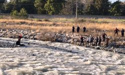 Köprüden düşen çocuk akıntıya kapılarak hayatını kaybetti