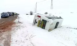 Öğrenci servisi şarampole devrildi: 10 kişi yaralandı