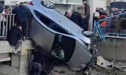 Otomobil Köprüde Asılı Kaldı, 6 Kişi Yaralandı