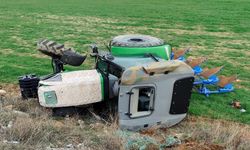 Şarampole yuvarlanan traktörün sürücüsü yaralandı