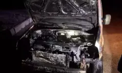 Burdur'da seyir halindeki hafif ticari araç alevlere teslim oldu