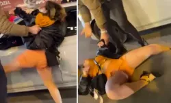 Sinir Krizi Geçiren Kadın, Vatandaşlara Saldırdı ve Kendini Yerlere Attı